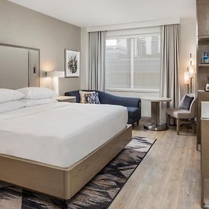 Tradition King Room Mobility accessible