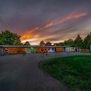 Deluxe Queen Studio