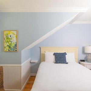 Economy Queen Room