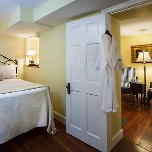 Lower Floors Queen Room