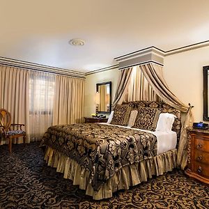 Signature King Suite