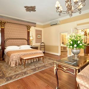 Signature King Suite
