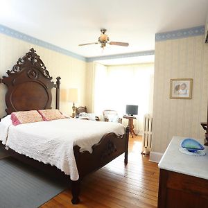 Premier Queen Room