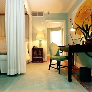 Suite King Bed