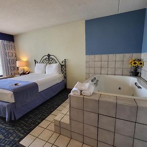Deluxe Oceanfront Queen Room