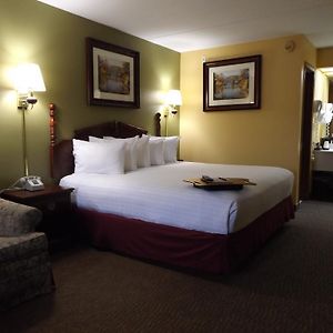 Premiere King Bed Handicap Tub