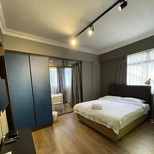 Deluxe Studio