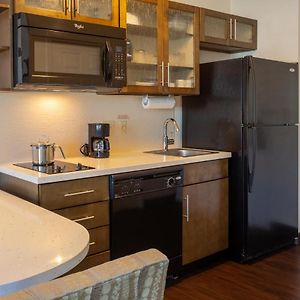 Studio Queen Suite