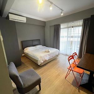 Premium King Studio