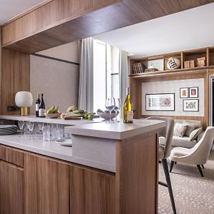 Club One-Bedroom Apartment