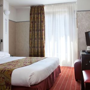Club King Room