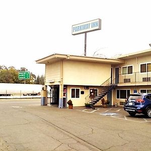 Parkway Inn