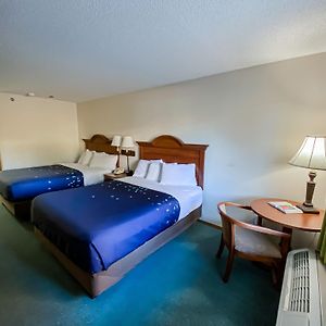 Deluxe Queen Room Two Queen Beds Stairs