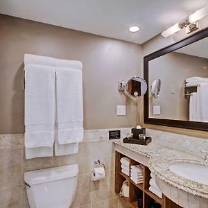 Deluxe King or Queen Room