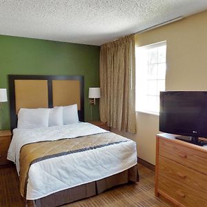 Deluxe Studio 1 Queen Bed Non-Smoking