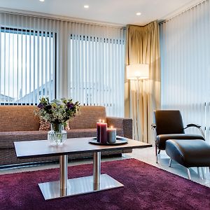 Deluxe One-Bedroom King Suite