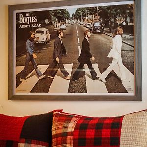 Deluxe Queen Suite