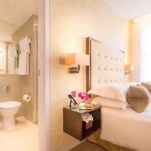 Petite Double Room