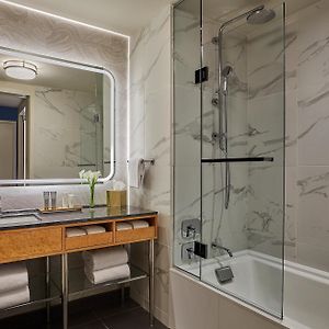 Deluxe  King Room Disability Access