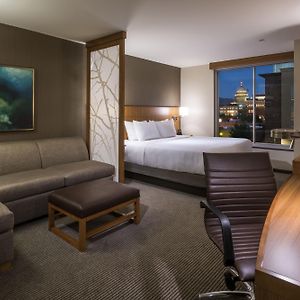 Upper Floors King Room