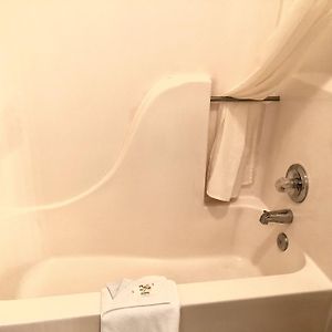 Budget King Room