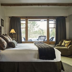 Deluxe One-Bedroom Suite