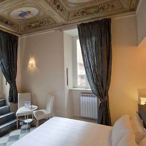 Connecting Room