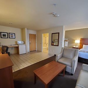 One-Bedroom Queen Suite Disability Access
