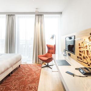 Deluxe King Studio