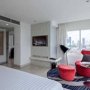 Deluxe One-Bedroom Suite