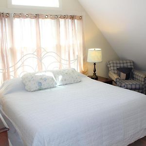 Deluxe King Room #5