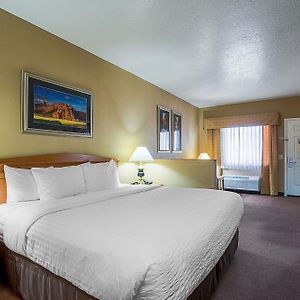King Suite Accessible or Non-Smoking