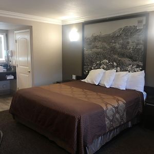 Deluxe King Room Non-Smoking