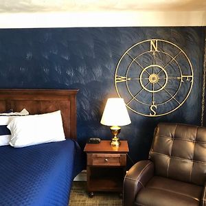 Deluxe Queen Suite