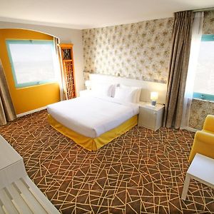 Corner Suite