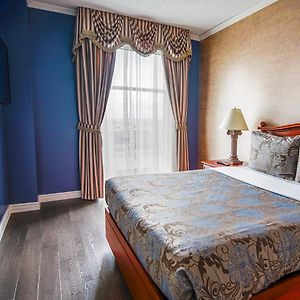 Queen Suite