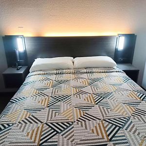 Deluxe Queen Suite