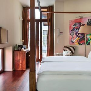 Medium Room