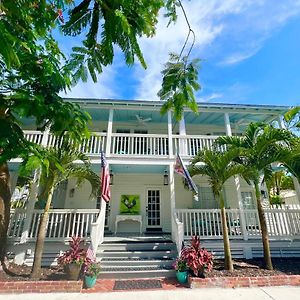 The Porch On Frances Inn - Adults Exclusive