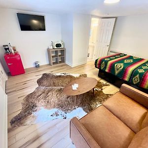 Deluxe Queen Suite