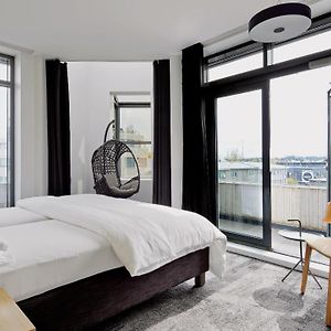 Deluxe Corner Room