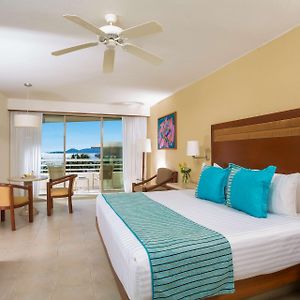 Superior Beachfront Room