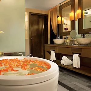 Club Junior Suite