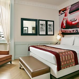 Standard Queen Room Mobility accessible