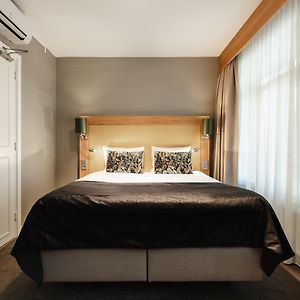 Small Queen Room
