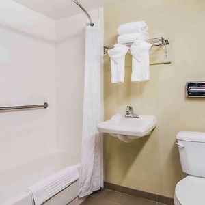 Queen Room Mobility accessible