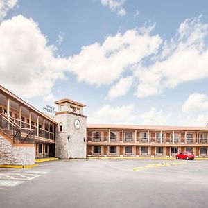 Days Inn By Wyndham San Antonio Alamo/Riverwalk