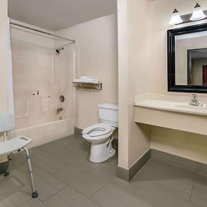 Queen Room Mobility accessible
