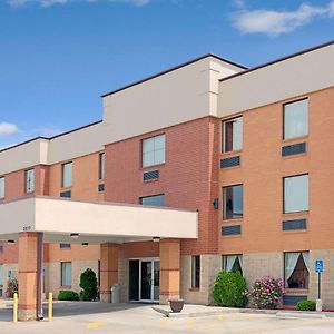 Days Inn By Wyndham Downtown St. Louis