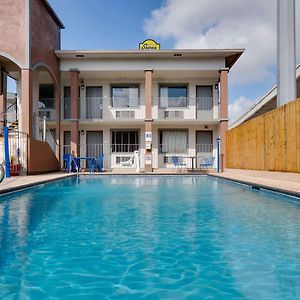 Super 8 By Wyndham San Antonio Pearl District Downtown